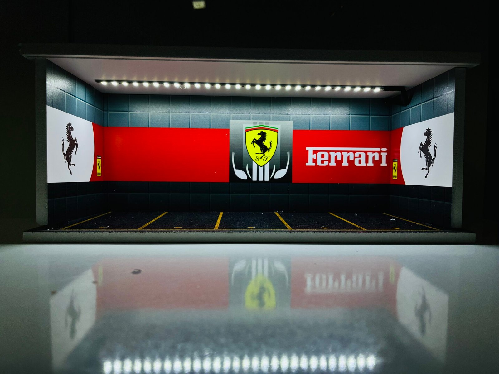 Ferrari Diorama for 1/24 1/32 1/64 Scale cars